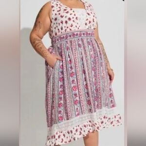 Torrid 🖤 Floral Sleeveless Hi- Low Dress (399)